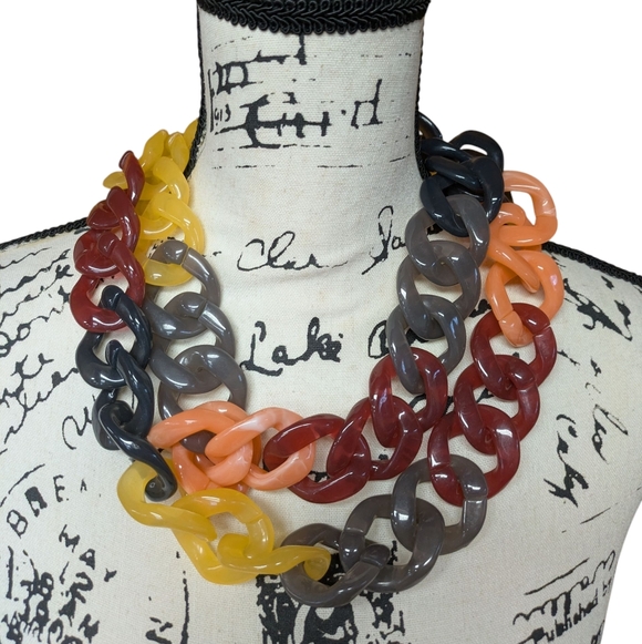 Anthroplogie Chunky Acrylic Link Necklace - Picture 6 of 6